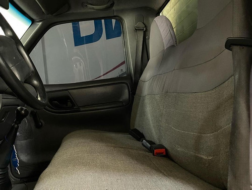 Imagen 6 de 8 de Mazda B2300
