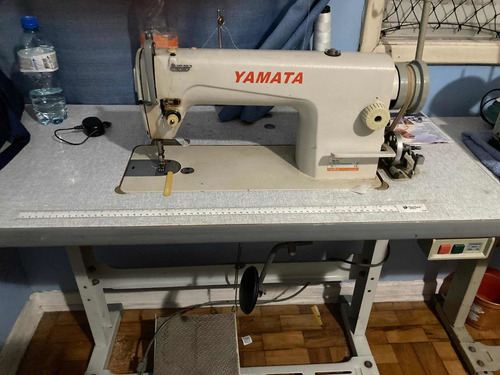 Imagem 2 de 5 de Vende Máquina Costura Reta E Over $1.500 Para Retirar