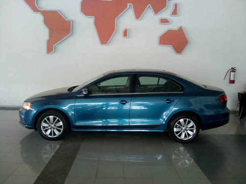 Imagen 2 de 12 de Volkswagen Jetta 2017 4p Comfortline L5/2.5 Man