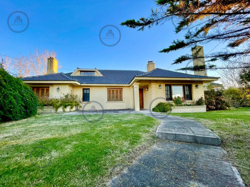 Casa De 4 Dormitorios En Playa Mansa, Punta Del Este