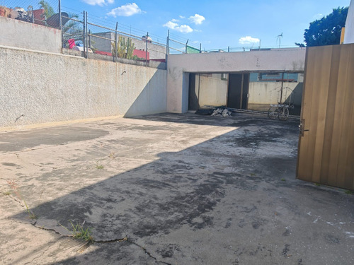 Primer Cuadro De La Cd A 10 Min Del Centro, Ubicacion Privilegiada A 2 Cuadras De Los Arcos. Colonia Tradicional Y Tranquila, Bardeado