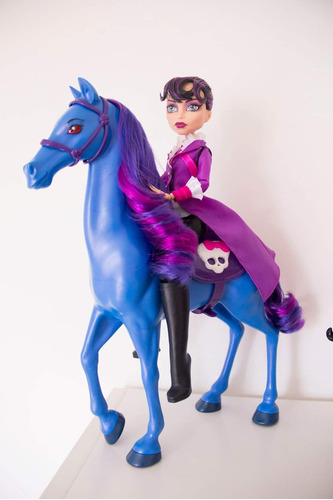 Boneca Monster High Diretora Sem Cabeça E Pesadelo 