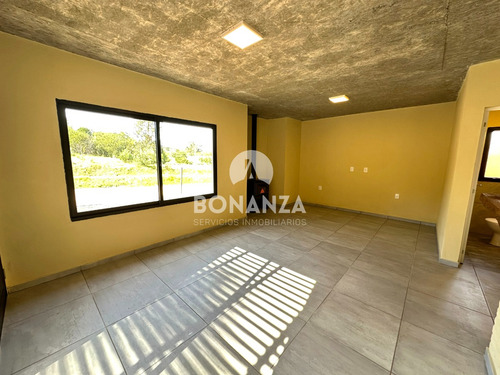 Casa En Venta A Estrenar. Piriápolis. 2 Dormitorios, 2 Baños, Parrillero. Construcción Tradicional.