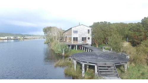 Palafito En Cucao, Chiloé (70134)