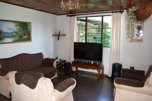 Imagen 3 de 20 de Venta De Casa En Moravia, Sobre Calle Principal Y Está Cerca Centro Moravia.