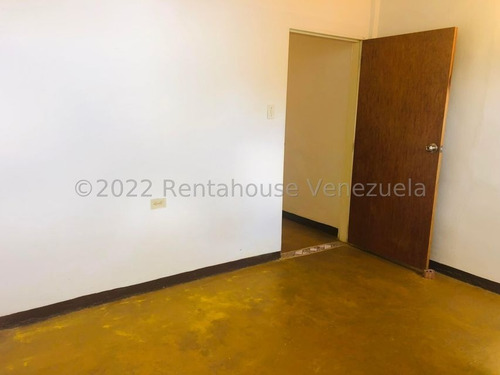 Imagen 3 de 15 de Casa En Venta En Santa Rita Maracay Aragua 22-24246 Irrr