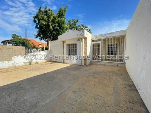 Imagen 2 de 9 de Casa Ubicada En La Puerta Maraven. Punto Fijo