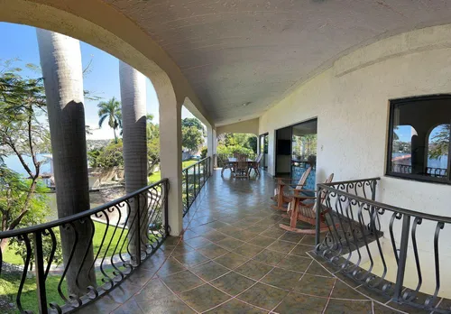 Casa En Venta En Teques Frente Al Lago