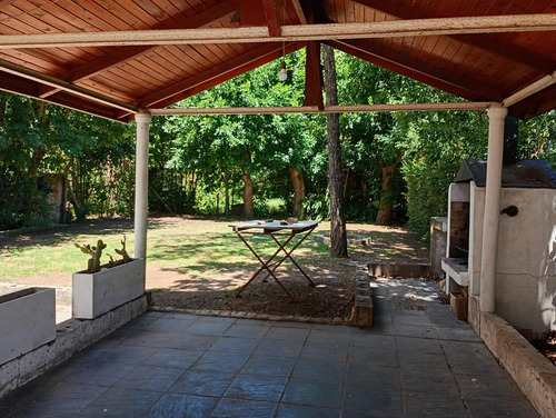 Casa Con Amplio Lote En Punta Lara