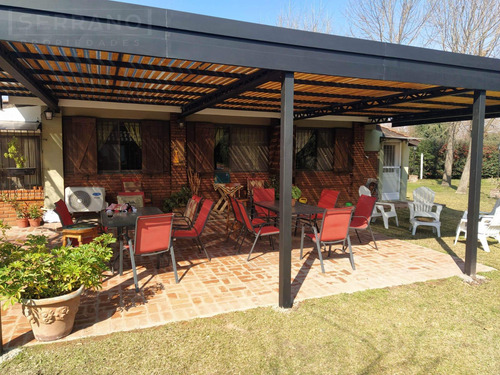 Casa En Venta 6 Ambientes,-pileta Climatizada-calle Saavedra Al 600-parque Sakura