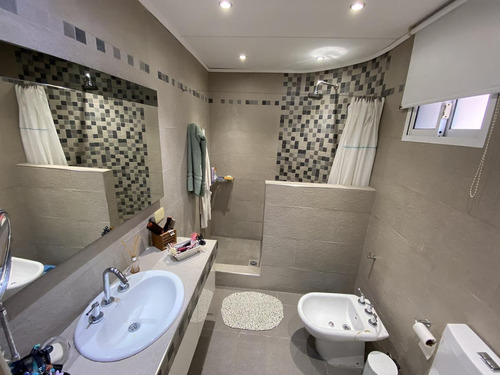 Imagen 26 de 30 de Casa En Venta - 5 Amb. - Ramos Mejia Sur -