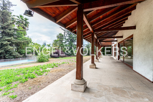 Casa Chilena En Jardín La Dehesa