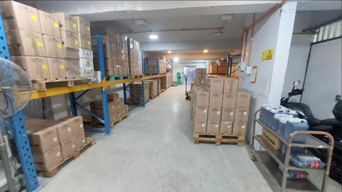 Arriendo Bodega De 984m2 C/oficina En Indepndencia