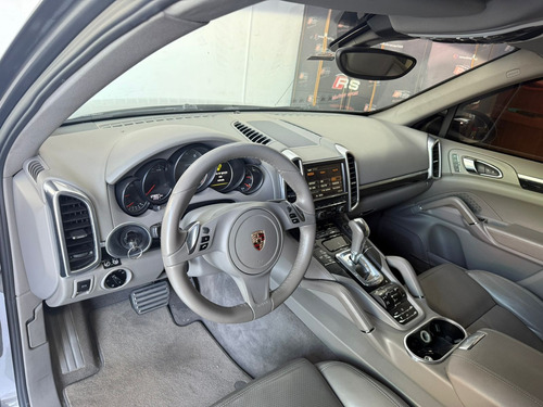 Porsche Cayenne 4.8 V8 S 5p