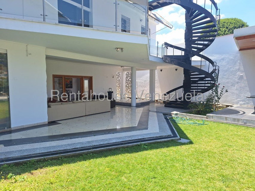 Amplia Casa En Venta Ubicada En Prados Del Este 24-24046