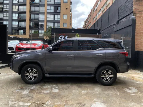 Toyota Fortuner Srv