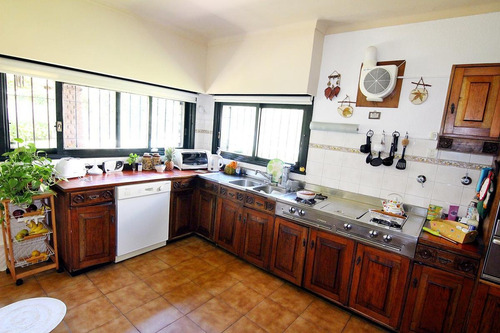 Imagen 10 de 30 de Chalet 7 Ambientes Venta Con Suite Jardin Terraza Piscina Quincho Y Cochera En Olivos