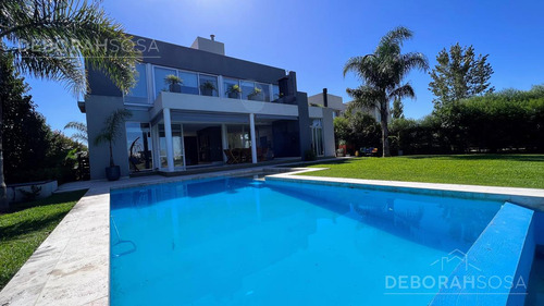 Casa Moderna En Venta Al Agua Con Vista Al Golf Y Piscina Climatizada! - El Cantón- Escobar