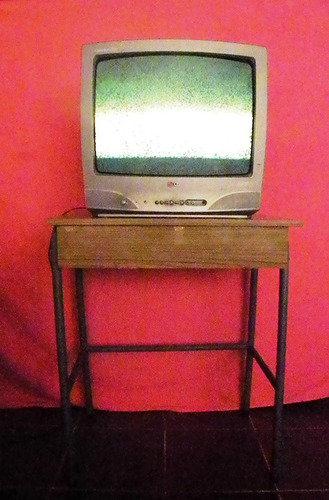 Imagen 1 de 9 de Televisor 20 PuLG  LG Con Mesa