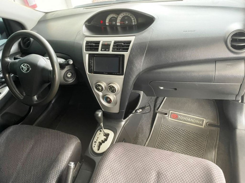 Imagen 5 de 8 de Toyota Yaris Belta 2008 4x2 Automático