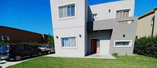 Imagen 3 de 29 de Casa En Venta En San Alfonso - Pilar Del Este