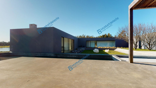 Modern House - La Barra