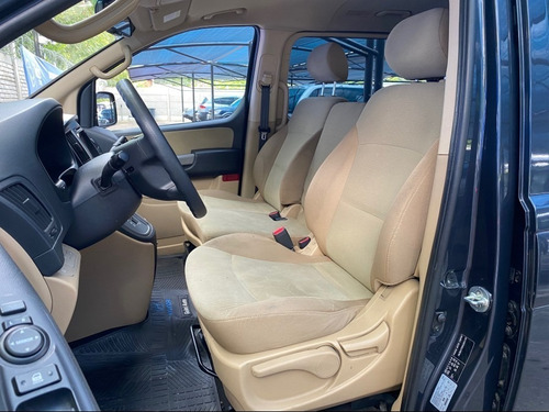 Hyundai H1 2.5 Premium 9 Asientos 2017 - Tute Cars Gustavo.