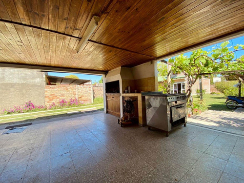 Imagen 7 de 23 de Casa, Venta- 4 Bv- Gran Terreno-centro Reconquista