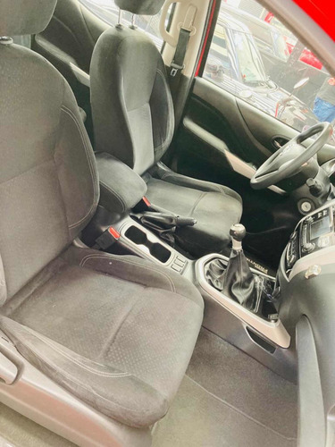 Imagen 8 de 15 de Nissan Np300 Frontier 2.5 Le Std 6 Vel Ac 4x2 2019