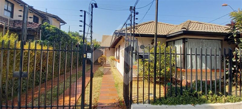 Casa En Venta De 3 Dorm. En Peñalolén