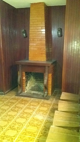 Encantadora Casa Com Lareira No Centro Da Charmosa Petrópolis, Em Discreta Rua Sem Saída.