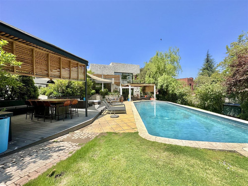Casa En Venta De 4 Dorm. En Lo Barnechea