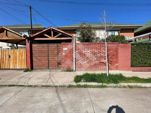 Casa En Venta De 3 Dorm. En Maipú