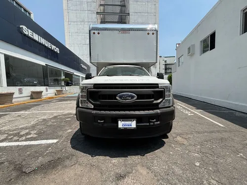 Ford F-550 6.8 Xl At