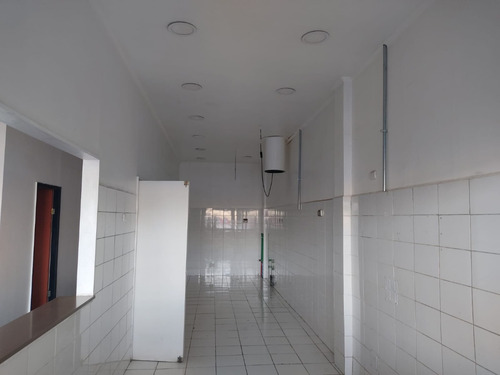 Excelente Local Comercial En Concurrido Strip Center