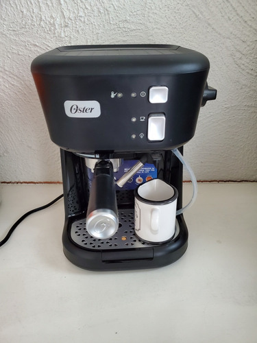 Cafetera Para Espresso Oster Bvstem5501b Semi-automatica