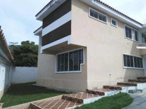 Imagen 2 de 30 de Casa En Venta En Colinas De Santa Rosa Este De Barquisimeto Lara, (0.4.2.4.5.9.3.7.5.4.2)/ Código: 21-11609, Rent-a-house Centro Occidente Mls, Cuenta Con 5 Habitaciones, 7 Baños, 626 Mts2