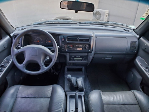 Imagen 14 de 17 de Mitsubishi L200 2008 2.5 Sport Hpe Cab Doble 4x4