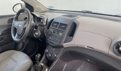 Imagen 11 de 13 de Chevrolet Sonic 2016 1.6 Ls Mt