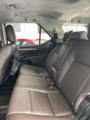 Toyota Hilux SW4 2.7 Srv 7 Lugares 4x2 16v