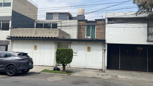 Casa En Venta En Echegaray, Remodelada.