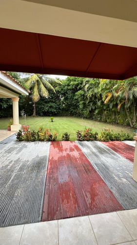 Villa En Metro Country Club