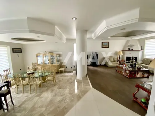 Casa De Lujo En Condado De Sayavedra Con Vistas, Jardín Y Amplios Espacios
