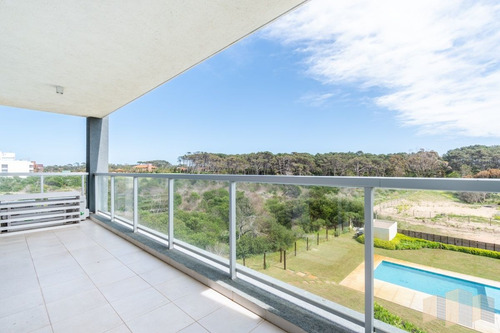 Imagen 9 de 28 de Apartamento De Tres Dormitorios En Suite En Venta Con Vista El Mar En Primera Línea Playa Brava