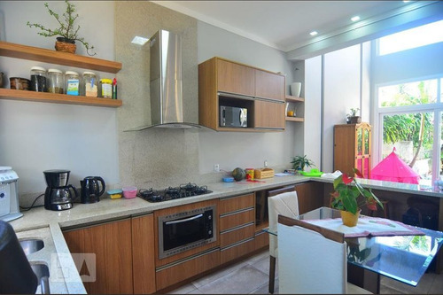 Imagem 10 de 15 de Casa Para Aluguel - Igará, 6 Quartos, 600 - 893499883