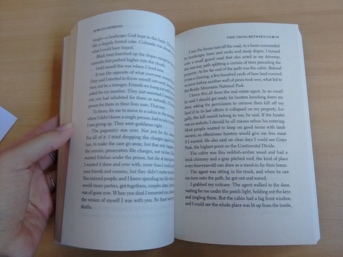 Livro This Thing Between Us Gus Moreno 934y (Usado)