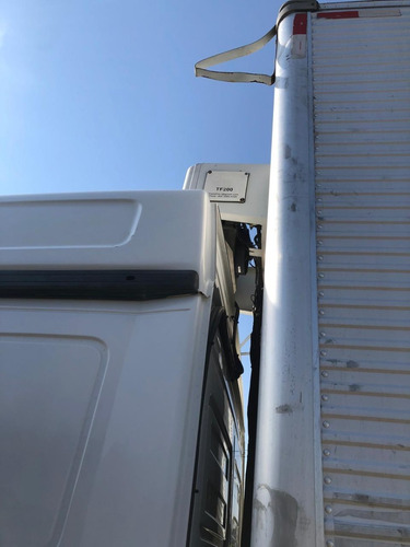 Mb 2426 Atego Teto Alto Leito Ano 2016 Bau Isotermico Aparel