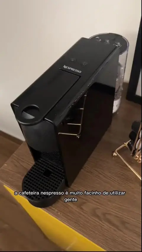 Cafeteira Nespresso Essenza Mini Preta | Parcelamento sem juros