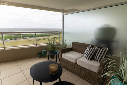 Apartamento En Venta De 3 Dormitorios, Torre Lobos, Punta Del Este, Playa Brava.
