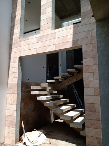 Imagen 12 de 25 de Espectacular Casa Para Estrenar De 4 Habitaciones, 7 Parqueos Y 510 Metros De Construcción